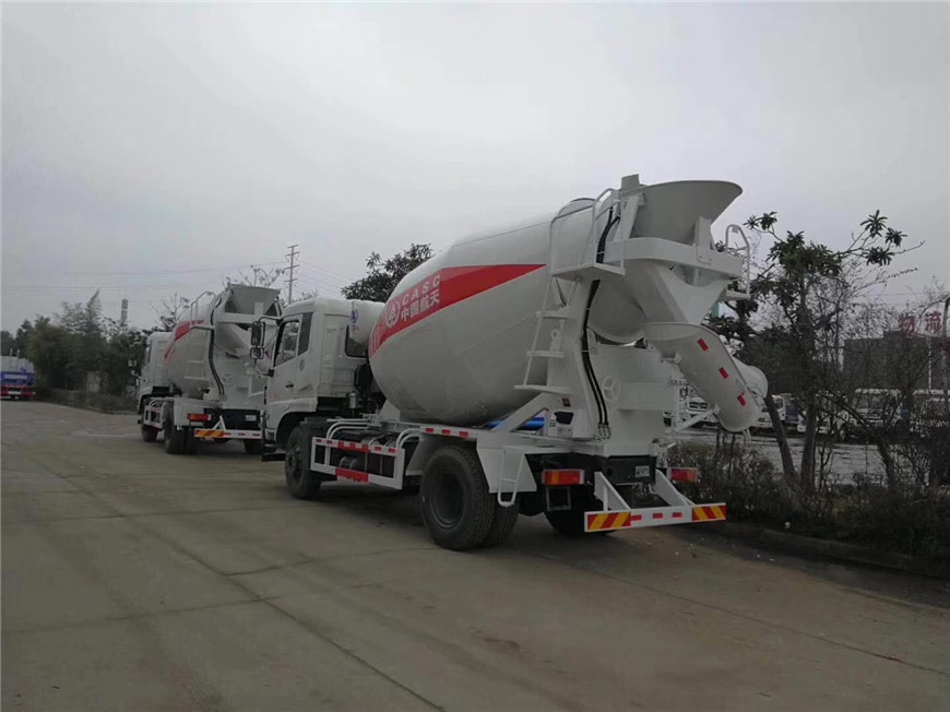 航天萬(wàn)山5方攪拌車(chē)